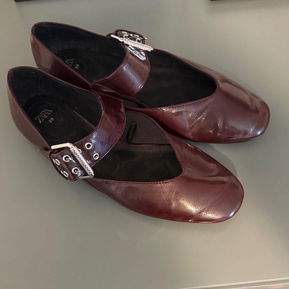 Zara Women's Deep Burgundy Flats with Buckle